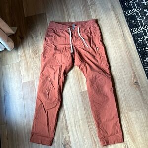 Men’s Vuori Ripstop pants size medium. Great condition